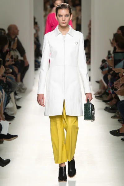 Look 12